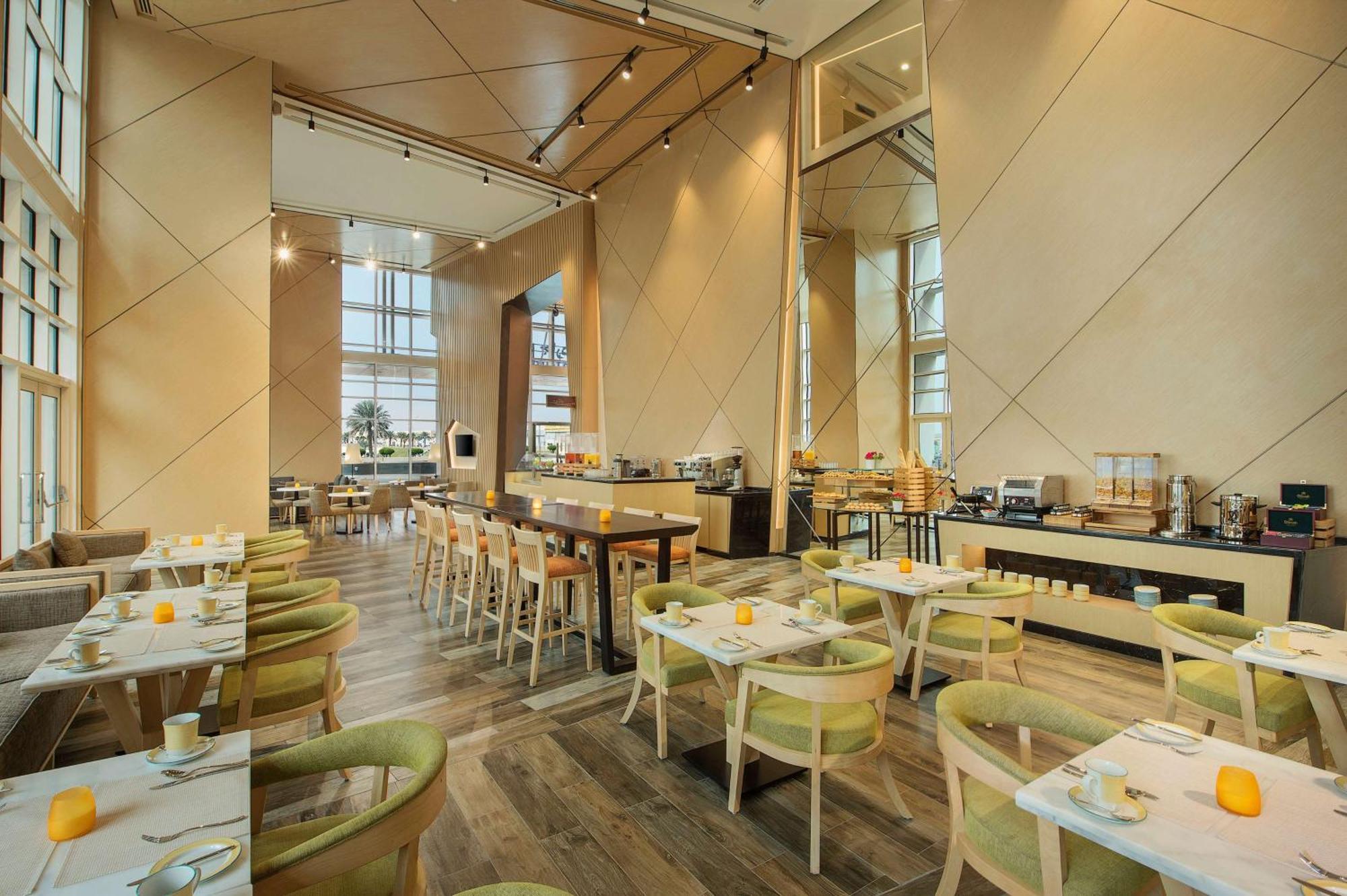 Hilton Garden Inn Ал Хубар Екстериор снимка